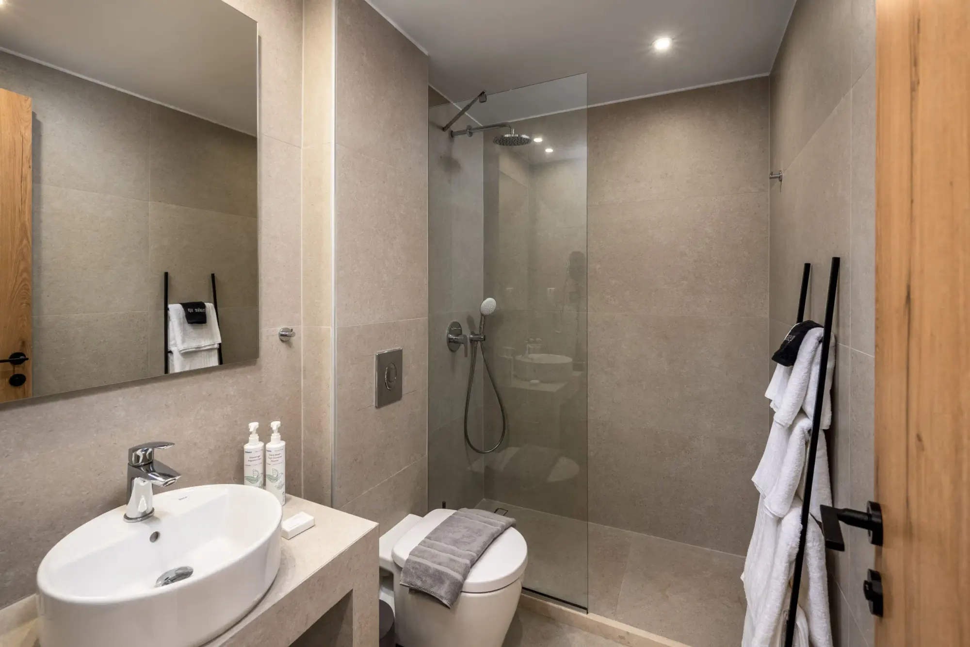 Bathroom & vanity