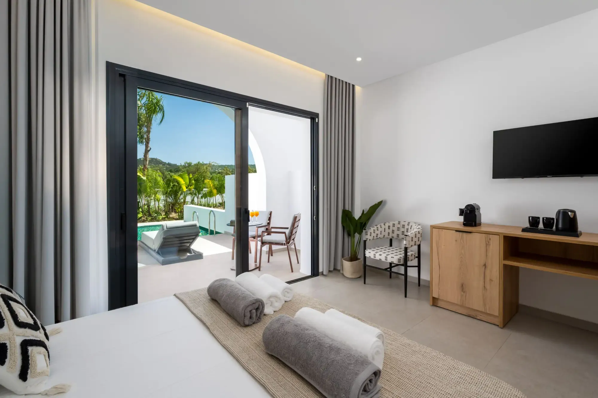 Bedroom with TV & desk