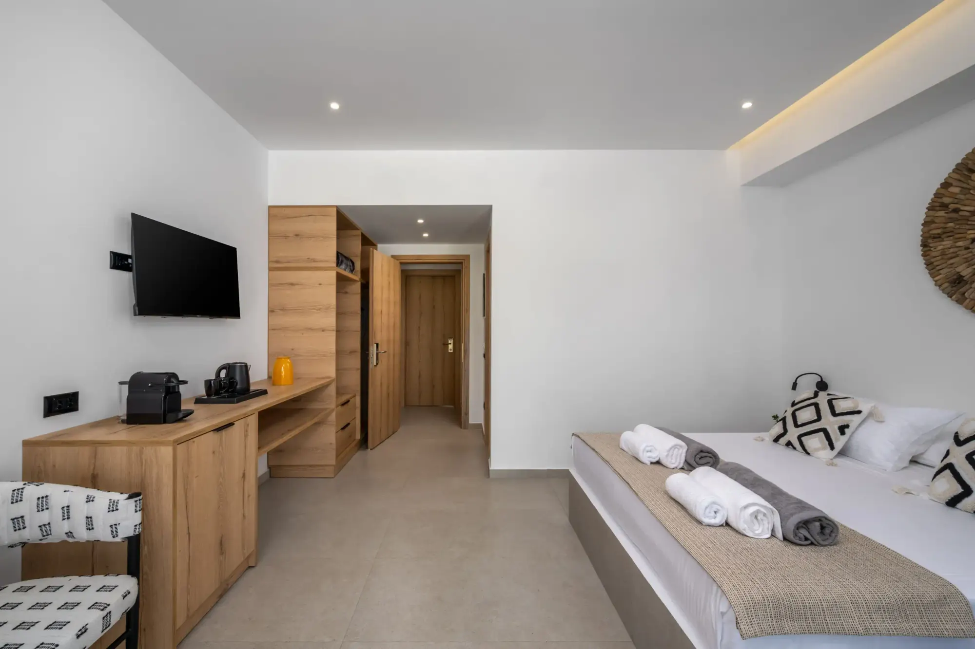 Bedroom & kitchenette
