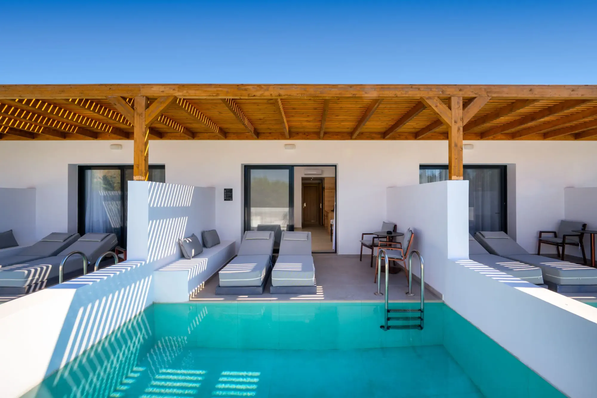 Pool & terrace